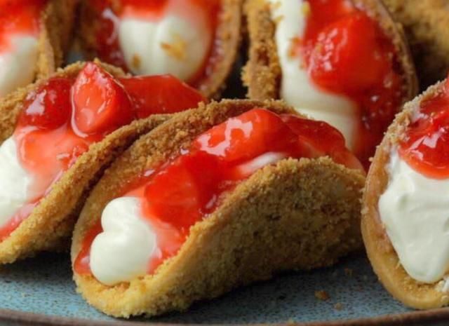 MINI STRAWBERRY CHEESECAKE TACOSis an easy and quick healthy keto dinner ideas recipes that you can cook if you like . In Tasty Recipes blog we got the best easy dinner.