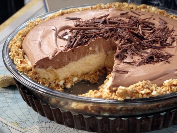 NO-BAKE CREAM CHEESE PEANUT BUTTER PIE WITH CHOCOLATE WHIPPED CREAMis an easy and quick healthy keto dinner ideas recipes that you can cook if you like . In Tasty Recipes blog we got the best easy dinner.