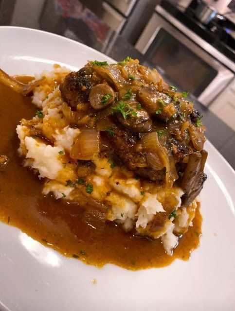 Salisbury Steak Garlic Mashed Potatoes Mushroom & Onion gravyis an easy and quick healthy keto dinner ideas recipes that you can cook if you like . In Tasty Recipes blog we got the best easy dinner.