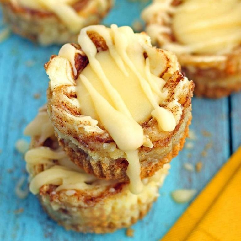 MINIATURE CINNAMON ROLL CHEESECAKES