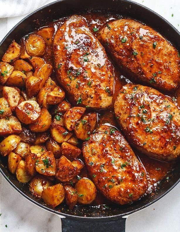 SUPER-EASY HONEY MUSTARD PORK CHOPS AND POTATOES SKILLETis an easy and quick healthy keto dinner ideas recipes that you can cook if you like . In Tasty Recipes blog we got the best easy dinner.