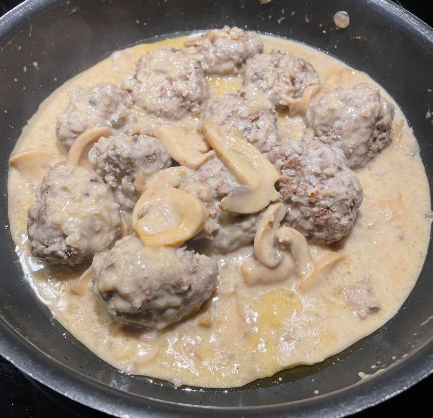 Mushroom Gravy Porcupine Meatballsis an easy and quick healthy keto dinner ideas recipes that you can cook if you like . In Tasty Recipes blog we got the best easy dinner.