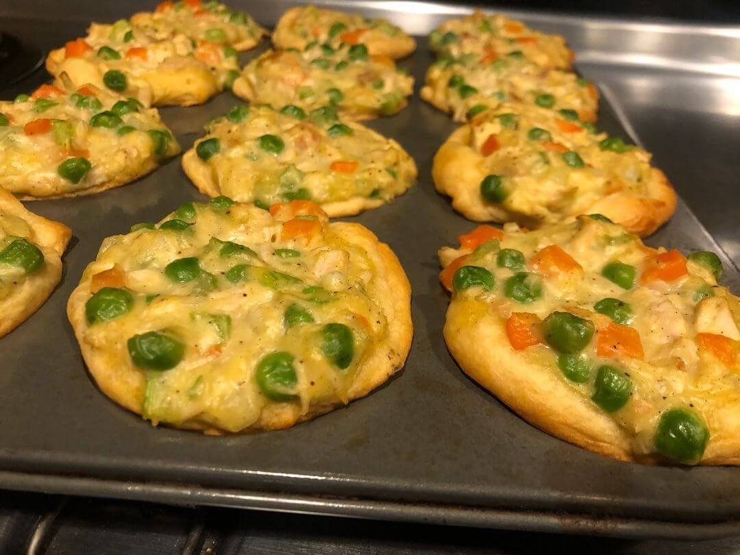 Mini Chicken Pot Piesis an easy and quick healthy keto dinner ideas recipes that you can cook if you like . In Tasty Recipes blog we got the best easy dinner.