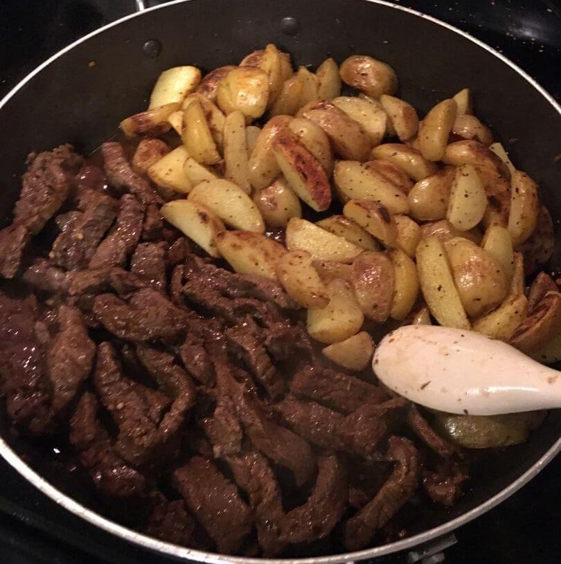 Garlic Butter Steak and Potatoes Skilletis an easy and quick healthy keto dinner ideas recipes that you can cook if you like . In Tasty Recipes blog we got the best easy dinner.