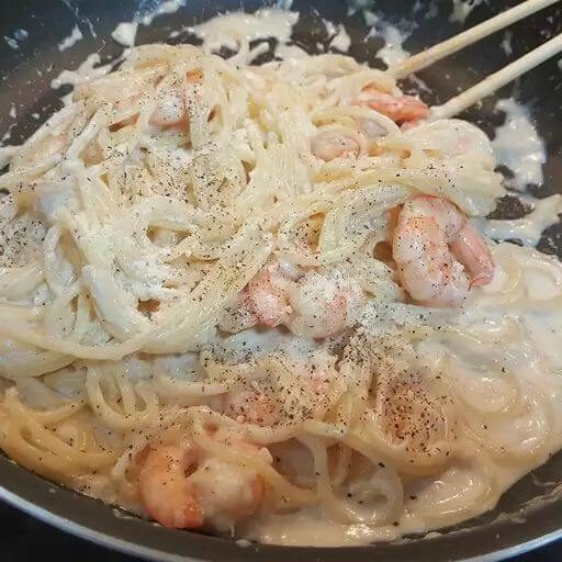 One Pan Shrimp Fettuccine Alfredois an easy and quick healthy keto dinner ideas recipes that you can cook if you like . In Tasty Recipes blog we got the best easy dinner.