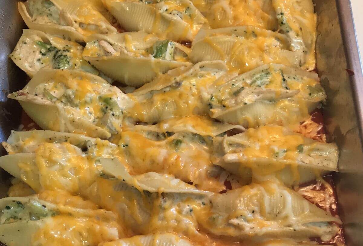 Chicken Broccoli Alfredo Stuffed Shellsis an easy and quick healthy keto dinner ideas recipes that you can cook if you like . In Tasty Recipes blog we got the best easy dinner.