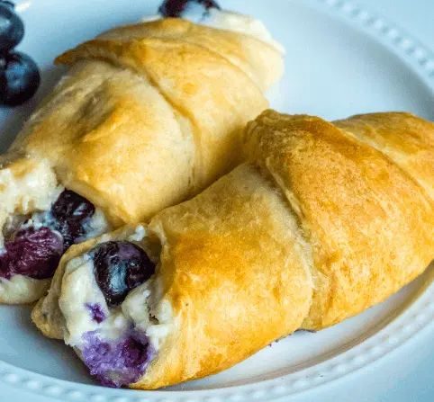 BLUEBERRY CHEESECAKE CRESCENT ROLLSis an easy and quick healthy keto dinner ideas recipes that you can cook if you like . In Tasty Recipes blog we got the best easy dinner.