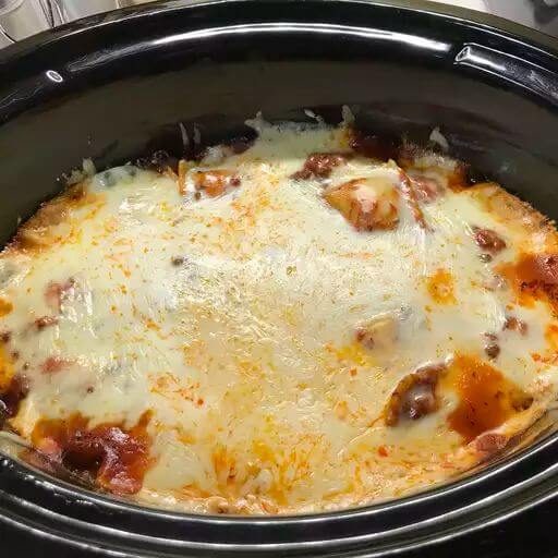 Slow Cooker Ravioli Lasagnais an easy and quick healthy keto dinner ideas recipes that you can cook if you like . In Tasty Recipes blog we got the best easy dinner.