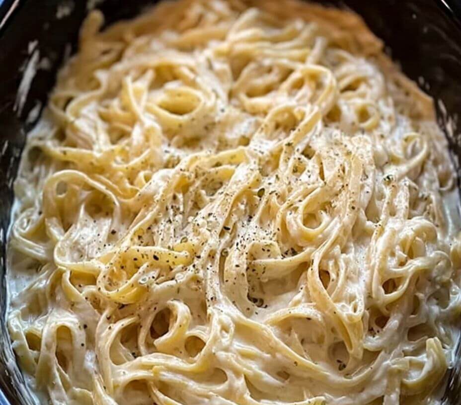 Slow Cooker Creamy Alfredo Pastais an easy and quick healthy keto dinner ideas recipes that you can cook if you like . In Tasty Recipes blog we got the best easy dinner.