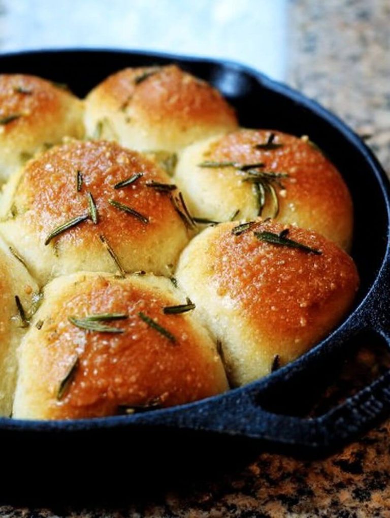 Buttery Rosemary Dinner Rolls